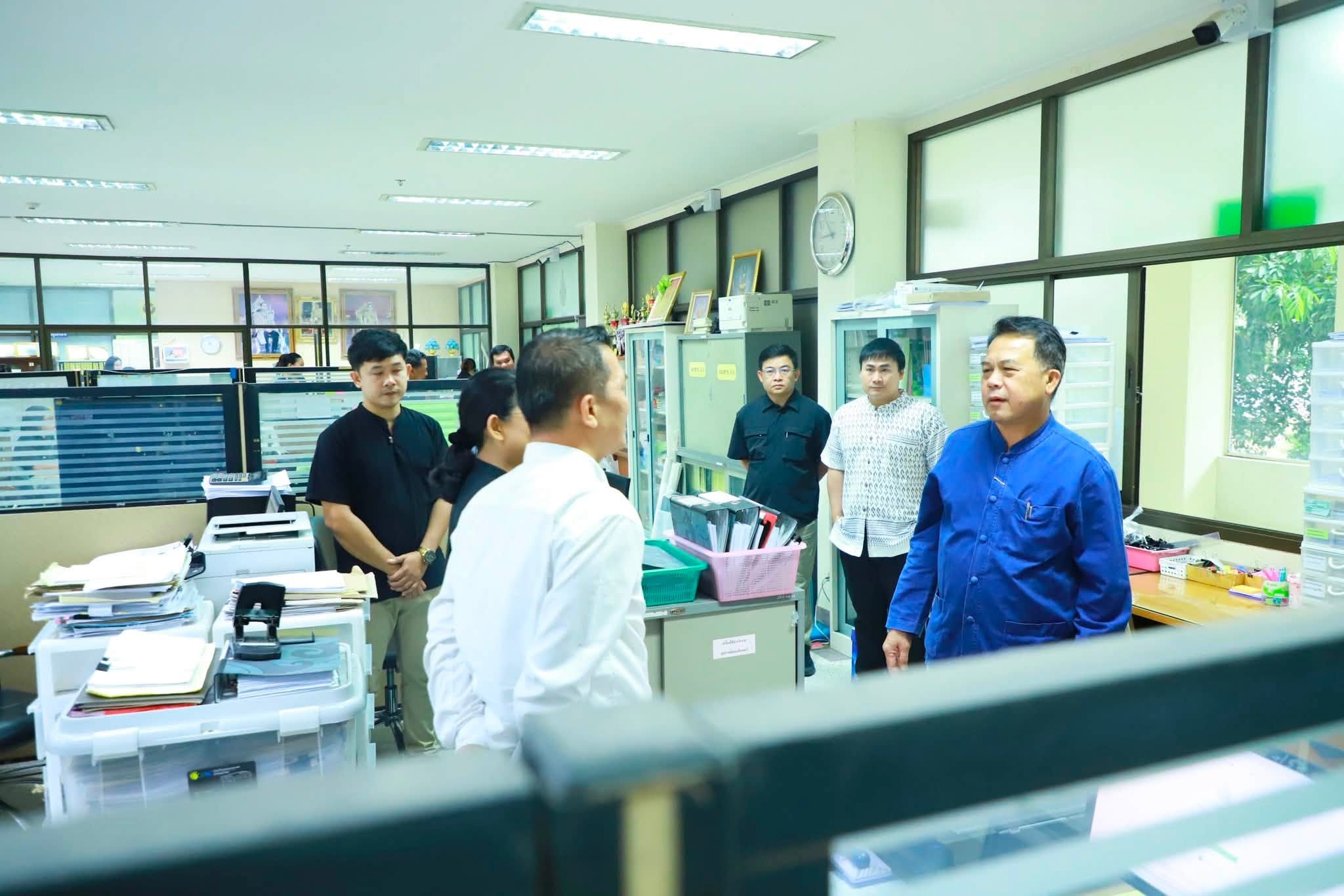 title - รองเลขาธิการ ส.ป.ก. ลงพื้นที่ตรวจเยี่ยม ส.ป.ก.มหาสารคาม พร้อมมอบโฉนดเพื่อการเกษตรให้แก่เกษตรกร